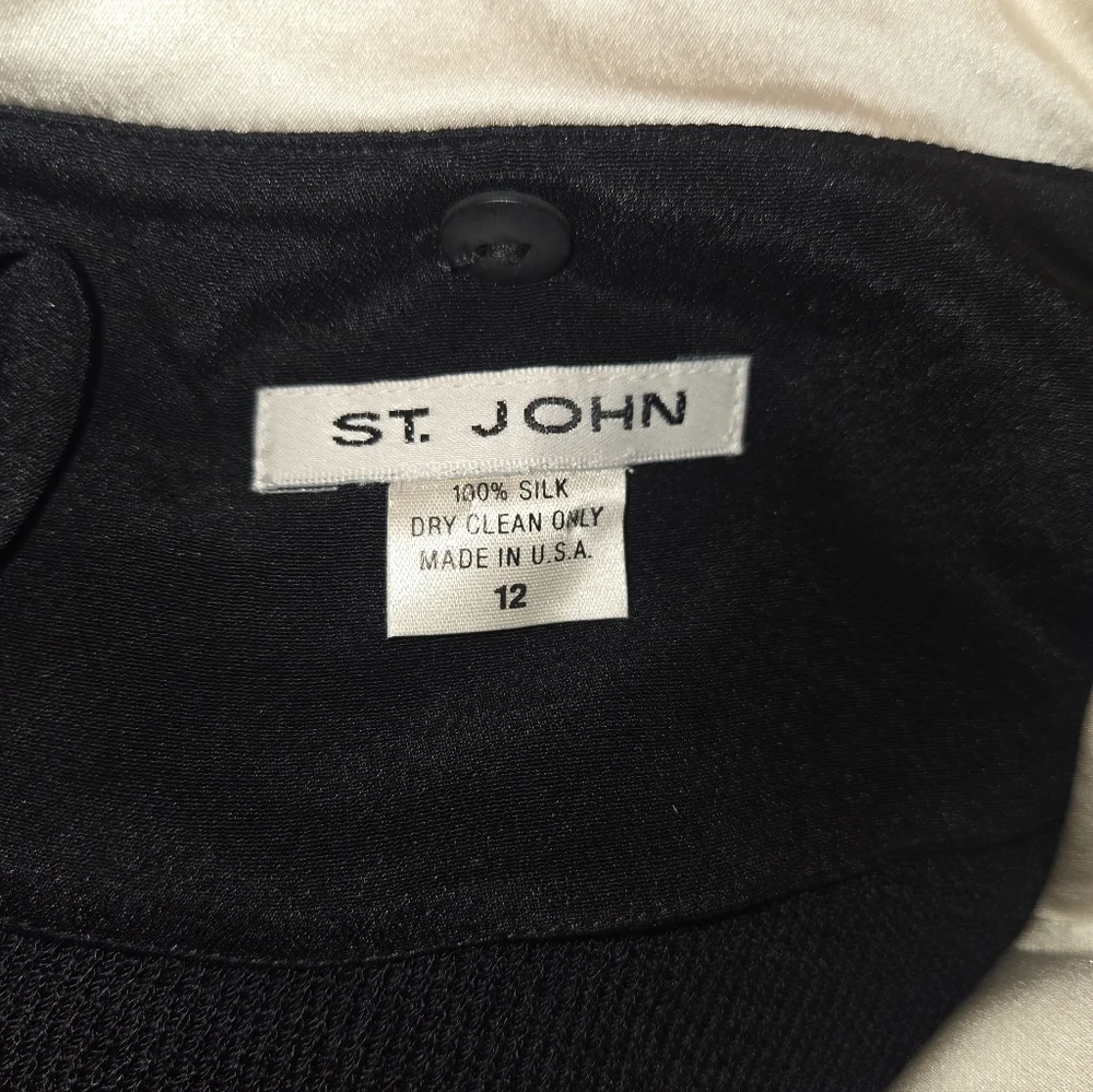 St John size 12 Black Solid blazer 100 percent silk short Sleeve Career Blazer - Picture 7 of 7